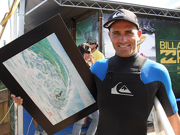 Kelly Slater with a Leandro Silva painting